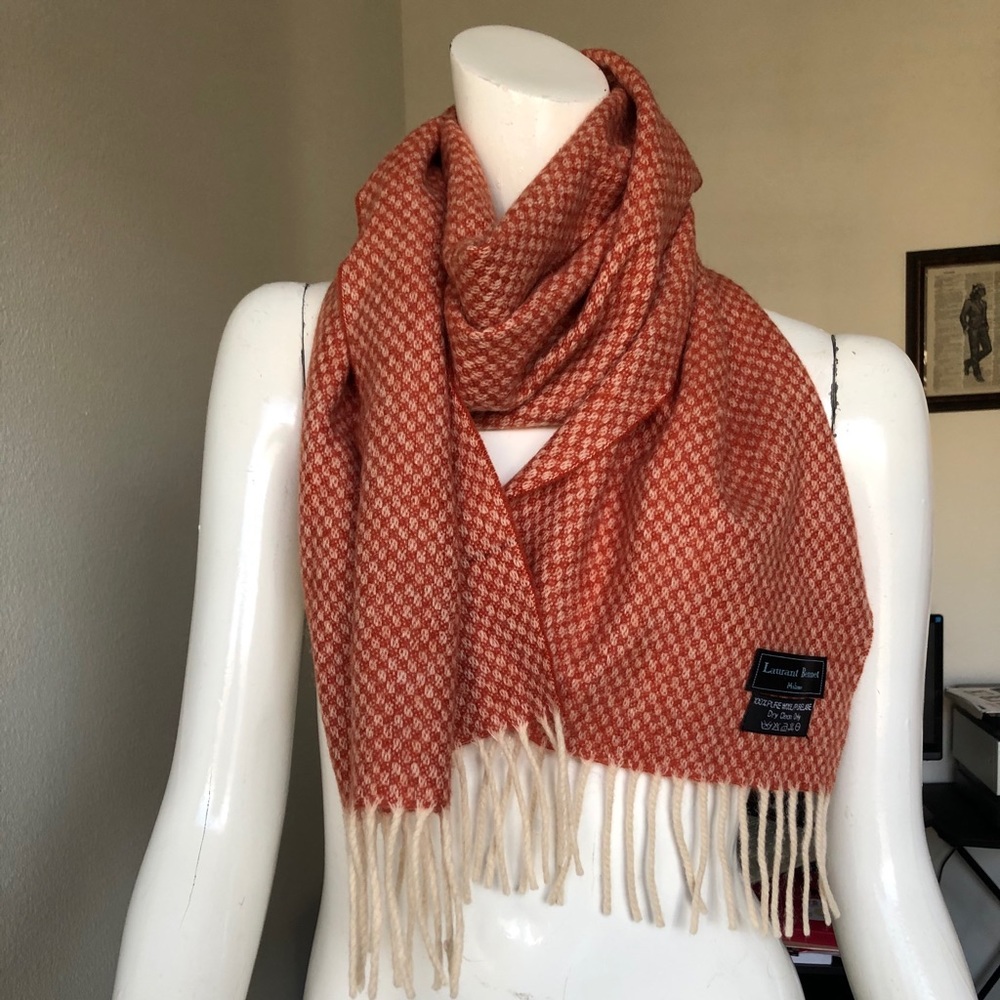 100% Wool Laurant Bennet Milano Scarf